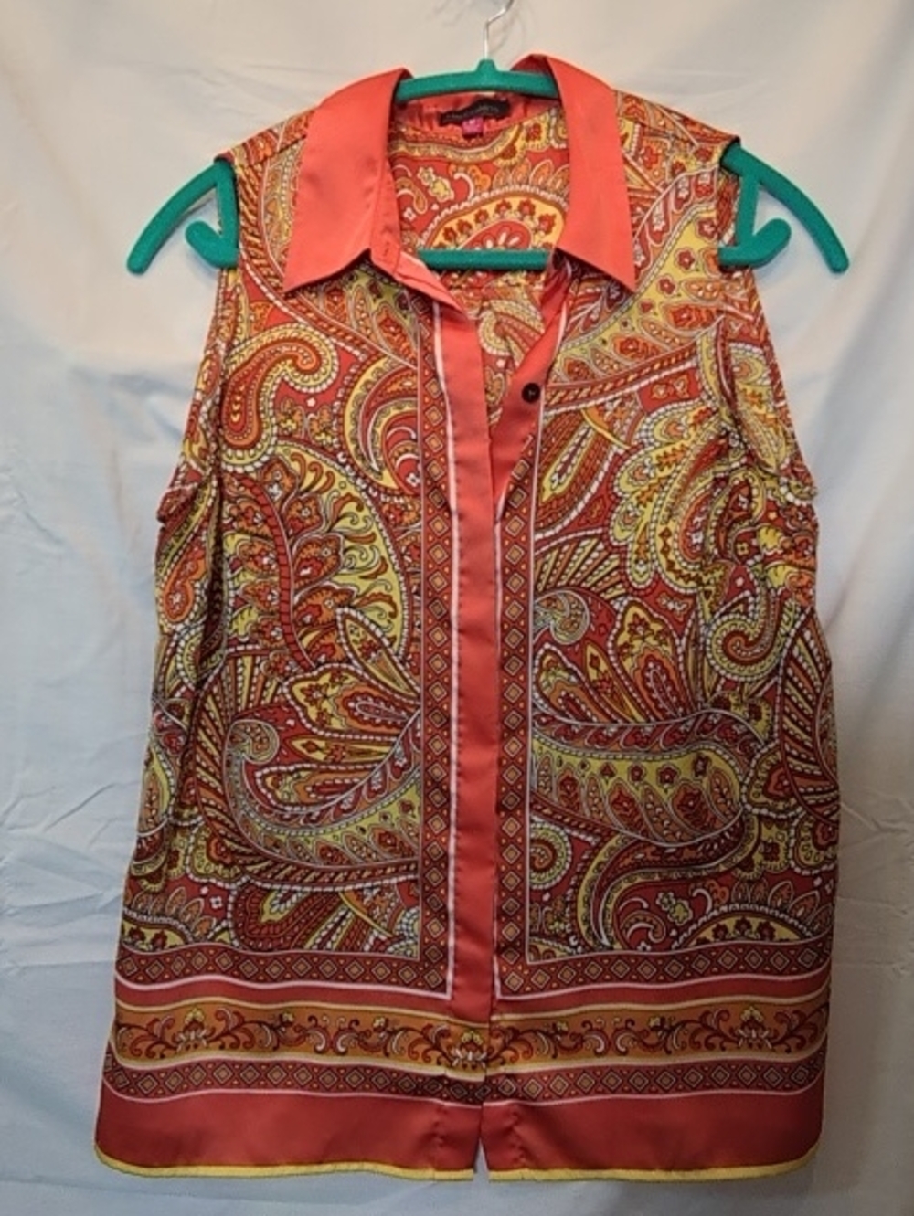 Vince Camuto Coral and Yellow Paisley Sleeveless Button-Down Top